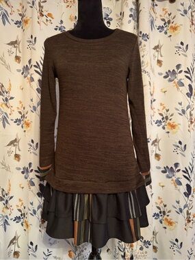 Gray Knit Sweater Tunic with Subtle Stripe Detail
